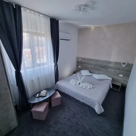 Hotel Ama World מלון *